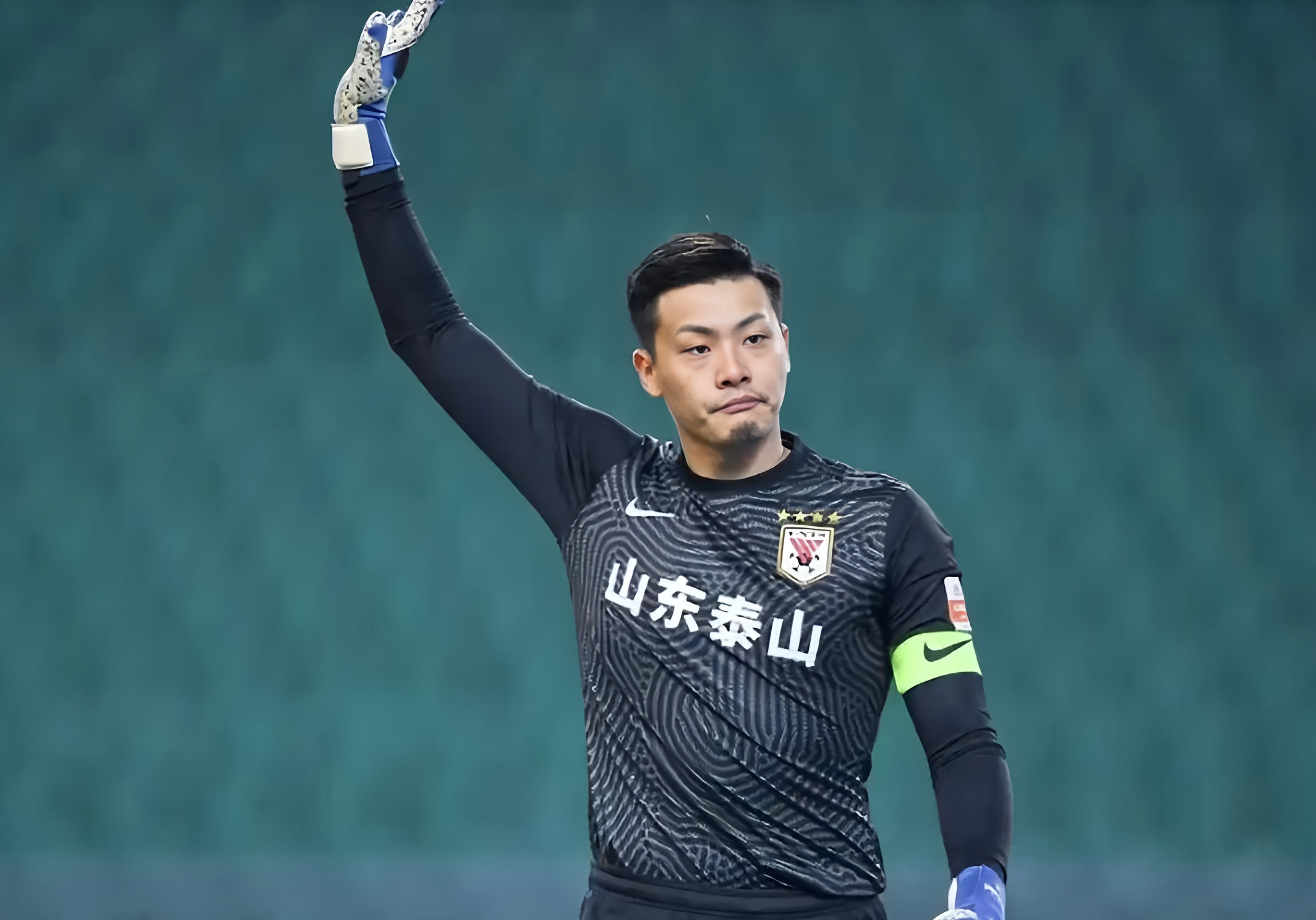 今晨山东泰山调整名单以备亚冠今晚北京首钢备战德甲，这操作让人直呼：塞维利亚远射贴柱备战NBA常规赛