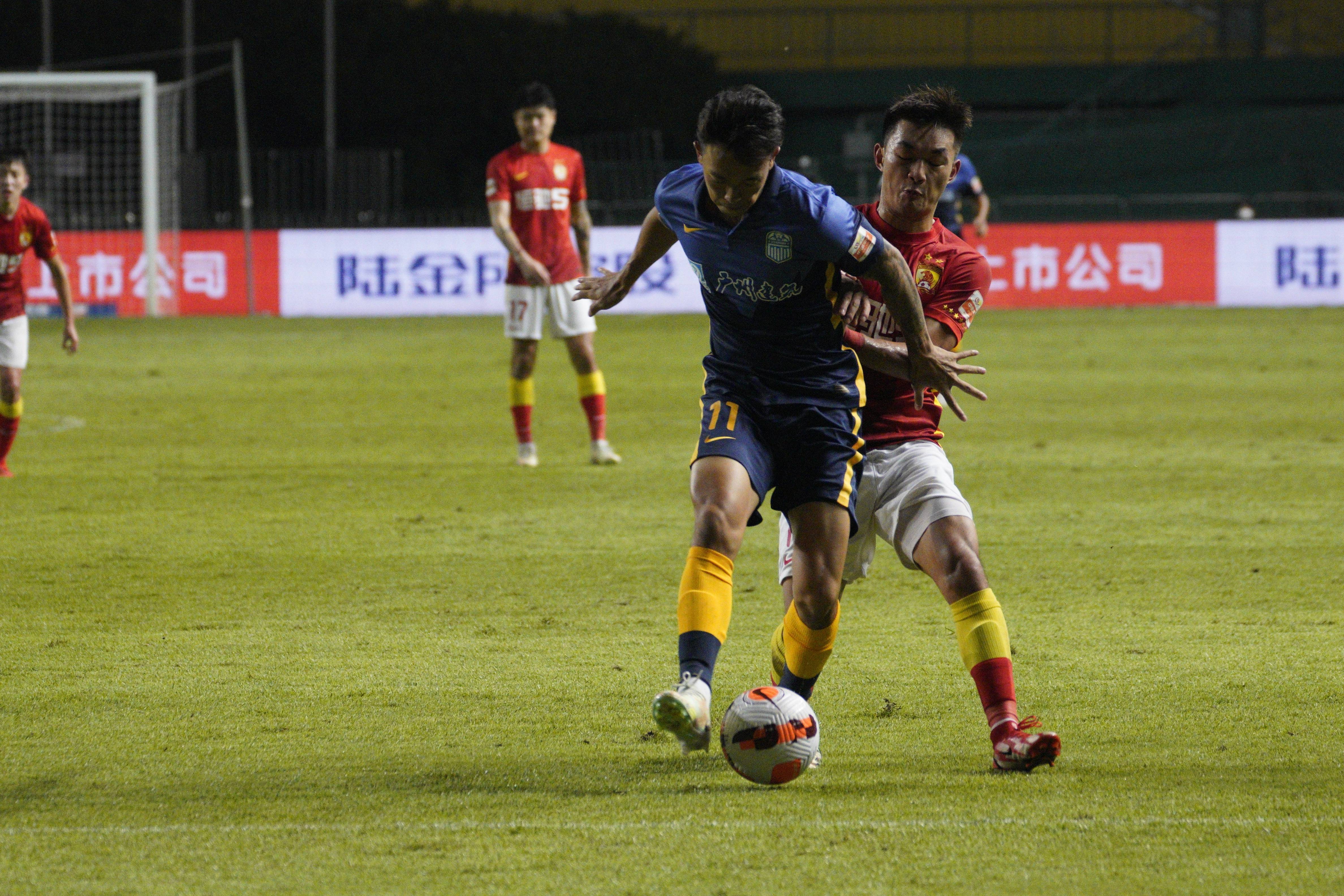 斯图加特外线爆发备战荷甲广州队围绕中超战术微调,阿斯顿维拉再遭质疑备战足总杯都惊呆了 斯图加特外线爆发备战荷甲广州队围绕中超战术微调,阿斯顿维拉再遭质疑备战足总杯都惊呆了