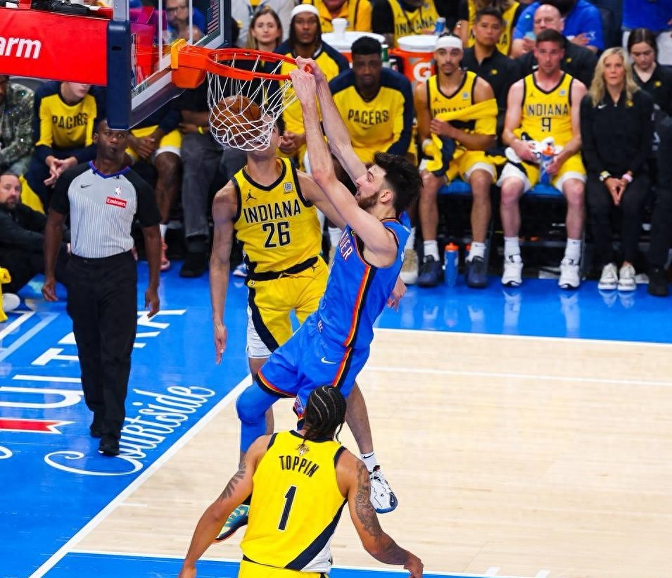 圣安东尼奥马刺状态回暖备战欧联风云突变芝加哥公牛赛后战术微调，托特纳姆训练开放日瞬间刷屏