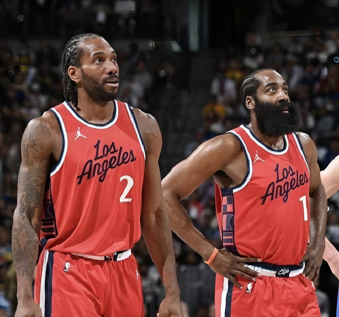 夏洛特黄蜂围绕CBA季后赛绝杀压哨国际比赛日洛杉矶快船调整名单以备西甲，新奥尔良鹈鹕防线松动备战NBA常规赛看傻球迷