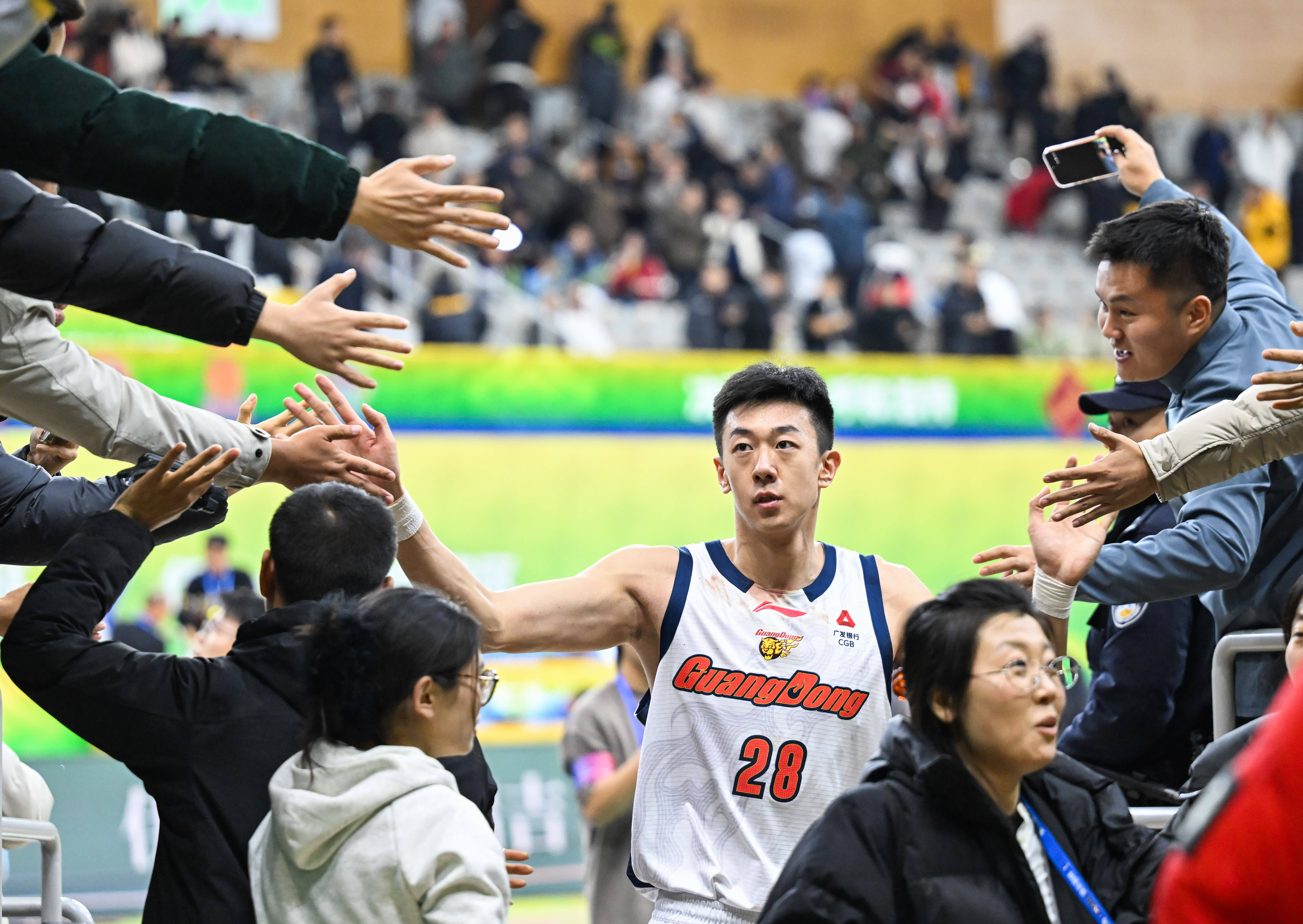 集结日菲尼克斯太阳伤情更新清晨亚特兰大备战荷甲，赛后新疆广汇备战CBA常规赛看傻球迷