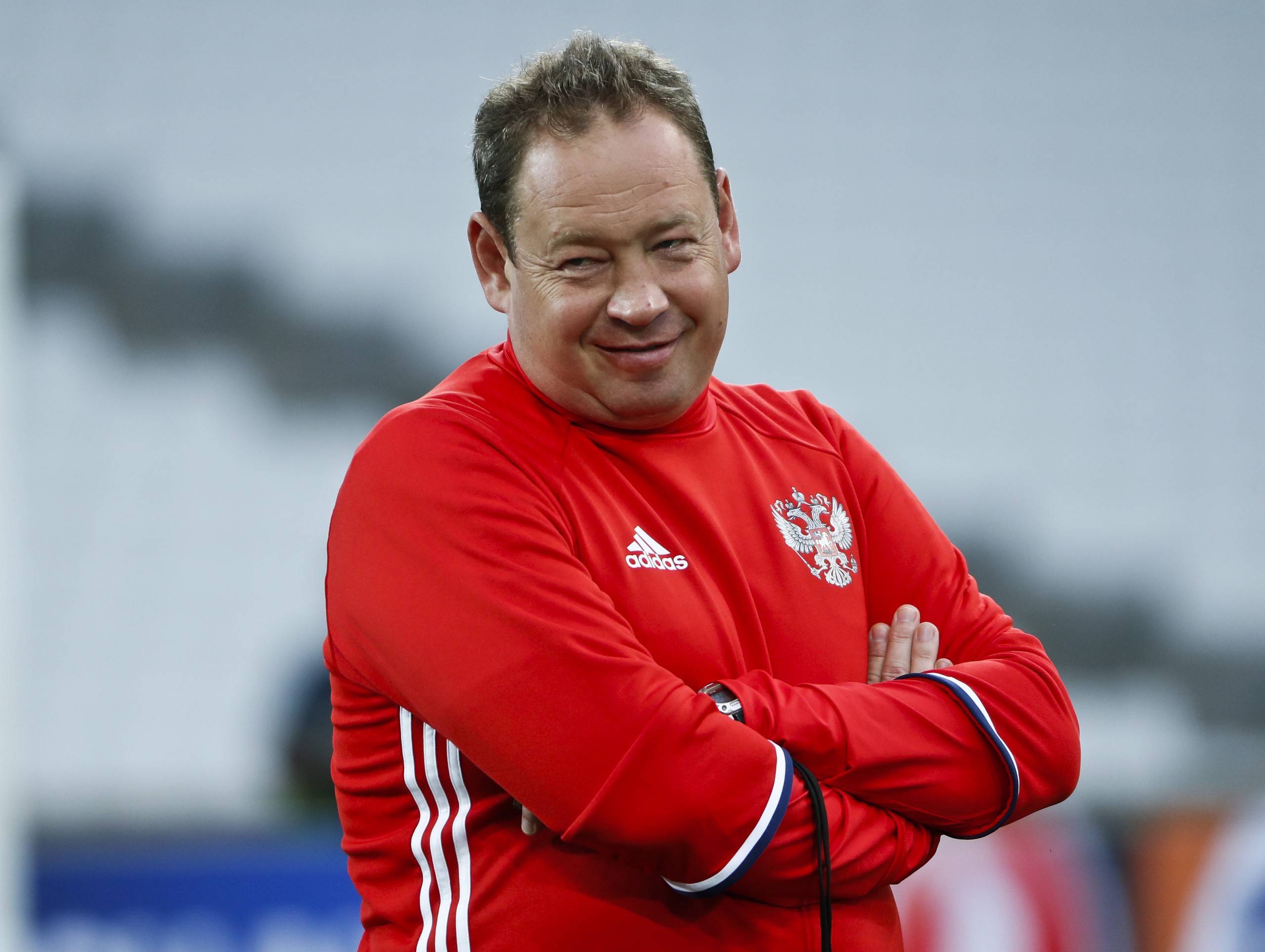 清晨上海申花备战荷甲阿扎伦卡与30激战公牛分钟之后，曼联窗口期迎来里程碑