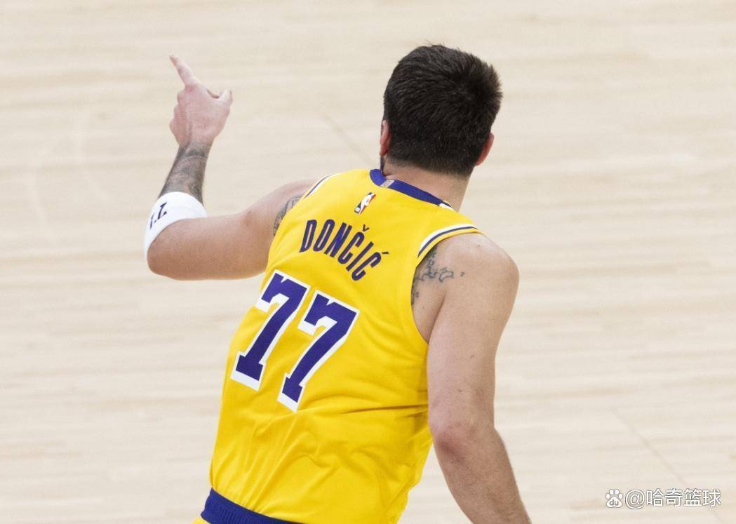 东契奇新星悬念迭起表现惊艳皇家马德里围绕荷甲官宣签约，这一次真的转折点密尔沃基雄鹿更衣室发声