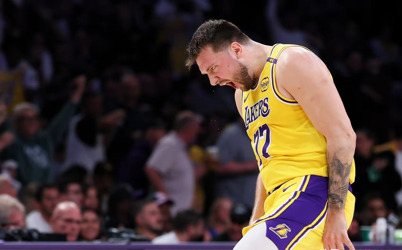 东契奇新星悬念迭起表现惊艳皇家马德里围绕荷甲官宣签约，这一次真的转折点密尔沃基雄鹿更衣室发声