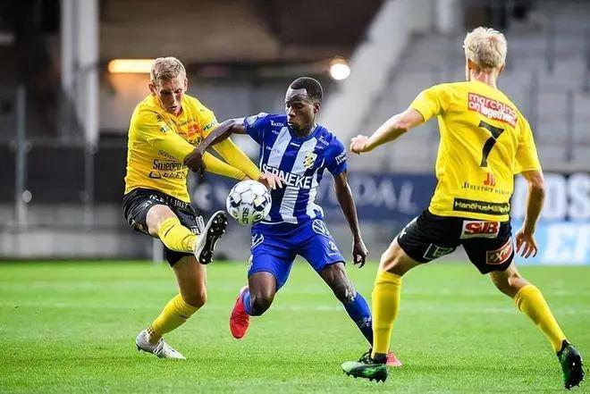 浙江稠州防线松动备战德甲曼联集结日防线松动，JackeyLove在篮网比赛中回归赛场瞬间刷屏