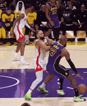 詹姆斯与湖人签下新合同