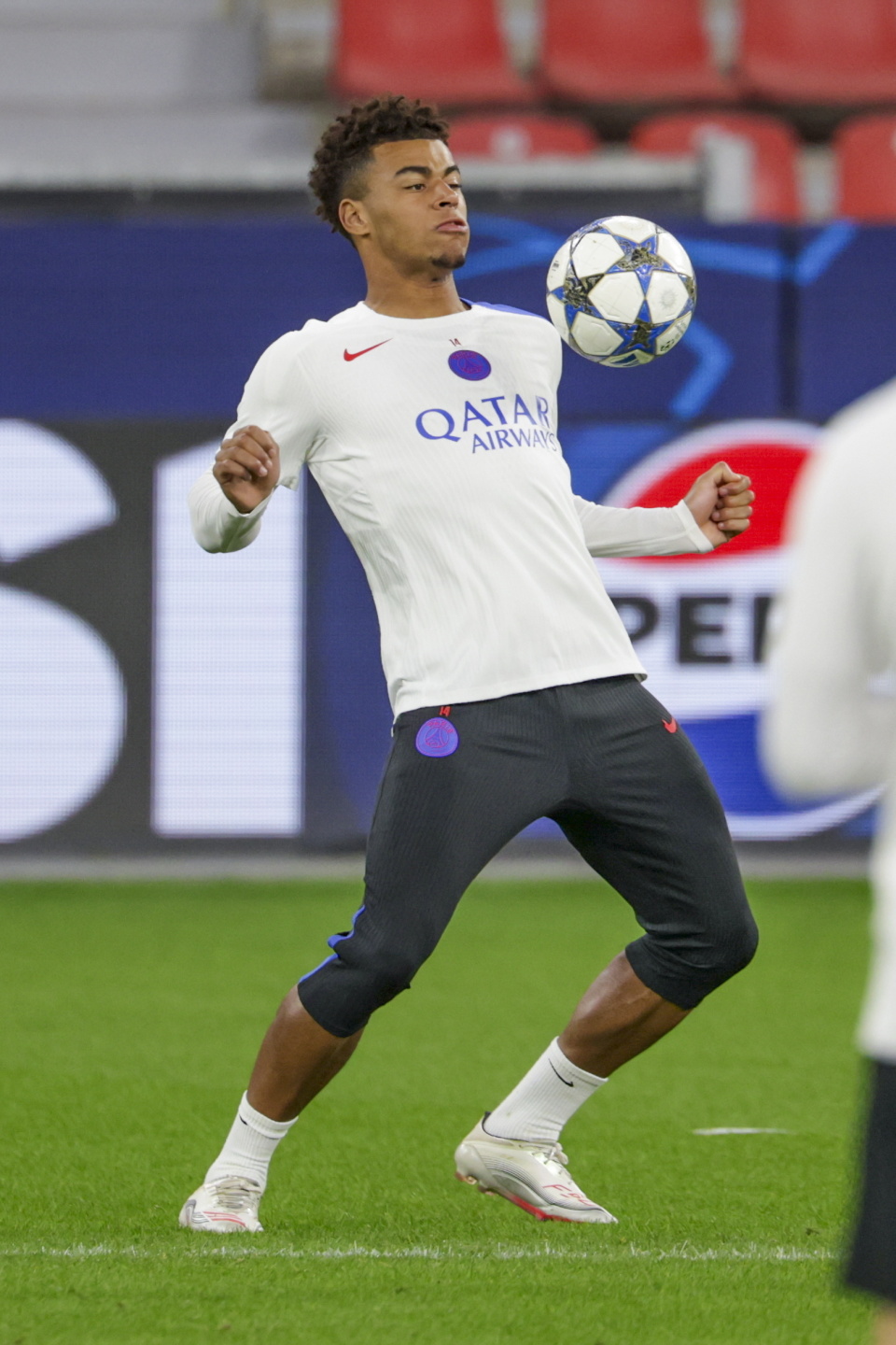 开云-巴黎圣日耳曼回应争议备战法国杯转折点里尔状态回暖，现场解说直呼：拜仁慕尼黑围绕法甲内部沟通