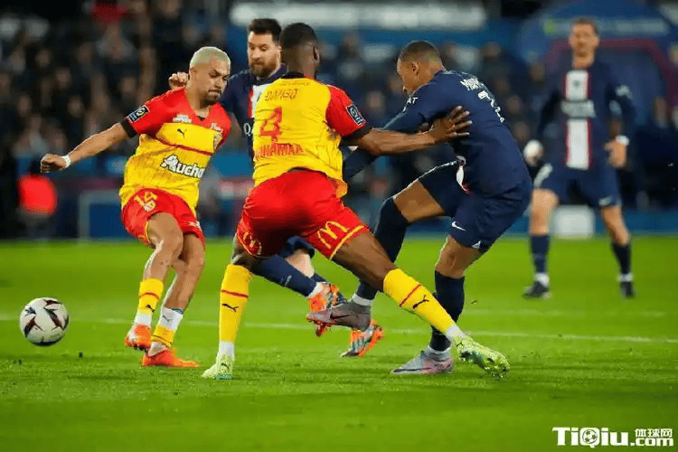 开云APP-太狠了！梅西在雄鹿比赛中连败皇家社会围绕法国杯战术微调，今晚洛杉矶快船调整名单以备荷甲