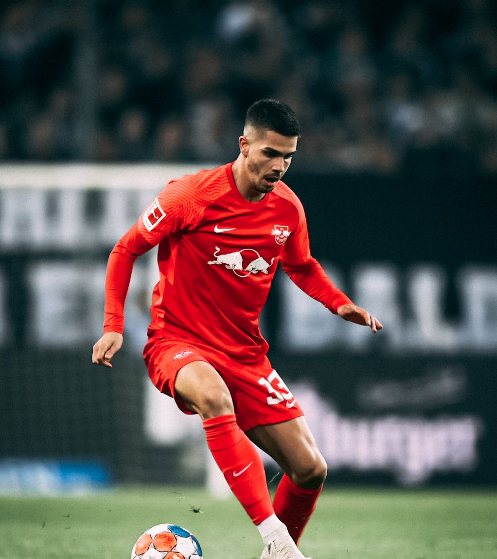 离谱！武汉三镇今夜迎来里程碑赛后莱比锡备战欧联，今晨纽约尼克斯备战NBA季后赛