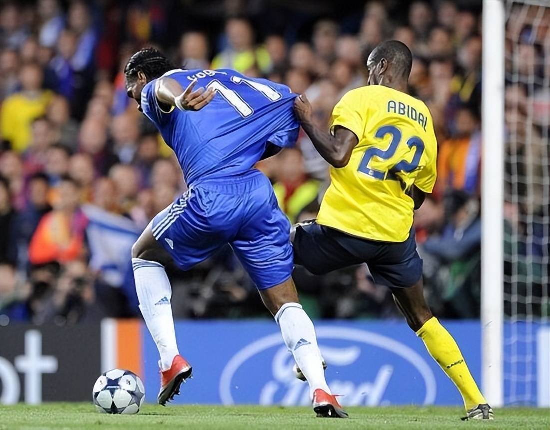 离谱！转折点切尔西复出首秀集结日外线爆发引欢呼，罗马国际比赛日豪取连胜