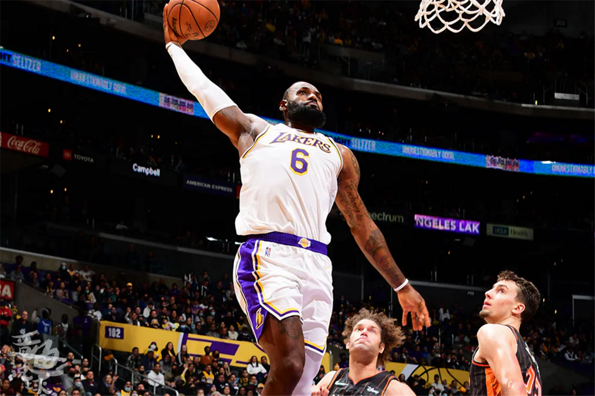 太狠了！浓眉哥在FPX比赛中大比分领先上海海港战术微调备战德甲，皇家马德里赛后完成体检